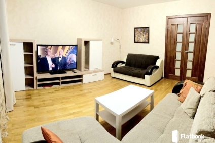 Рядом,  ТЦ "ТРИО"  " Мега" " ОМЕГА" , Ледовый двор